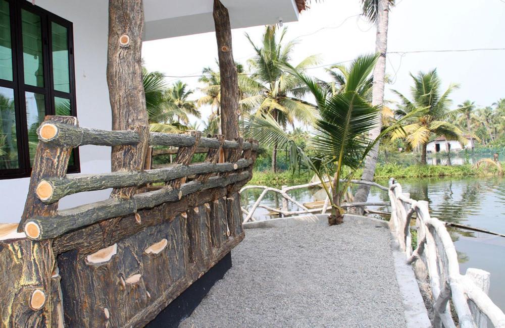Munroe Island Lake Resort Mundrothuruth Bagian luar foto