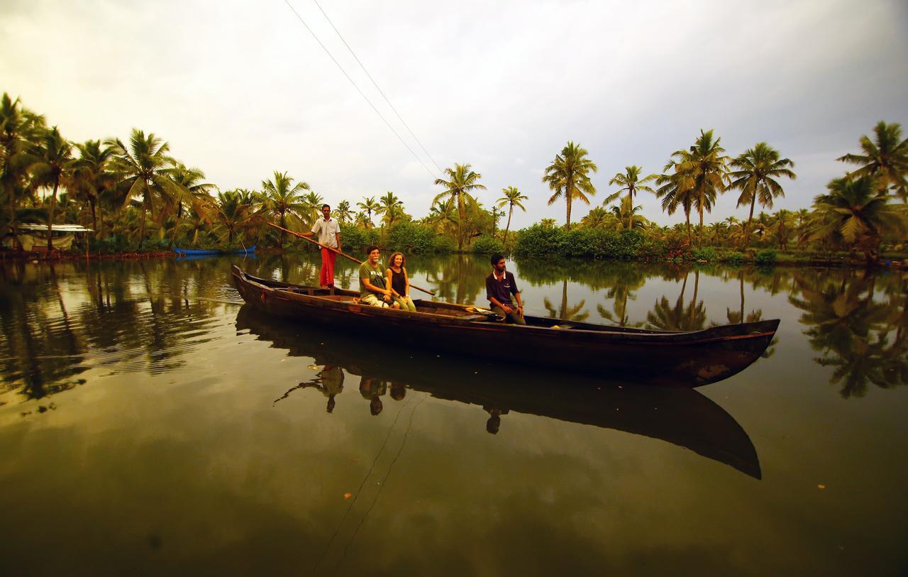 Munroe Island Lake Resort Mundrothuruth Bagian luar foto