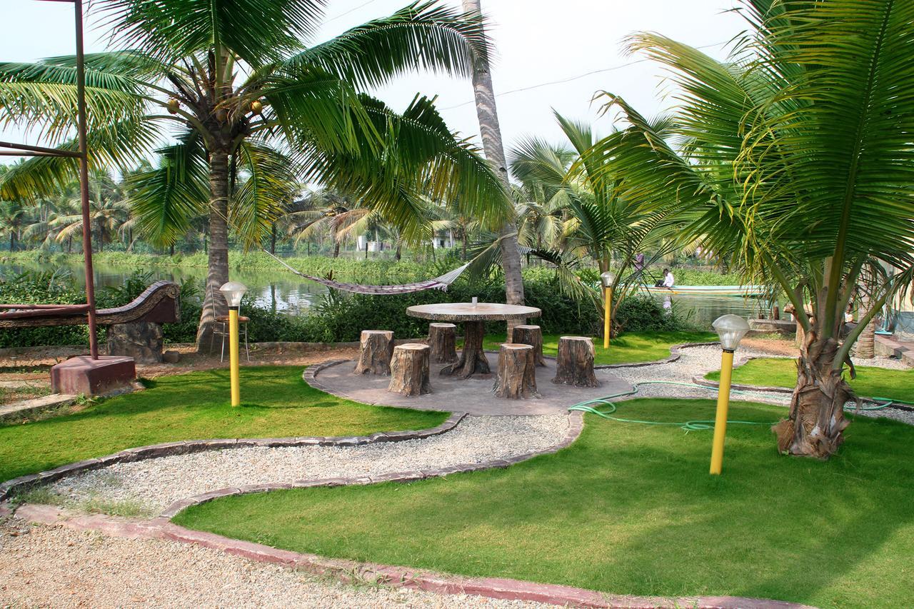 Munroe Island Lake Resort Mundrothuruth Bagian luar foto